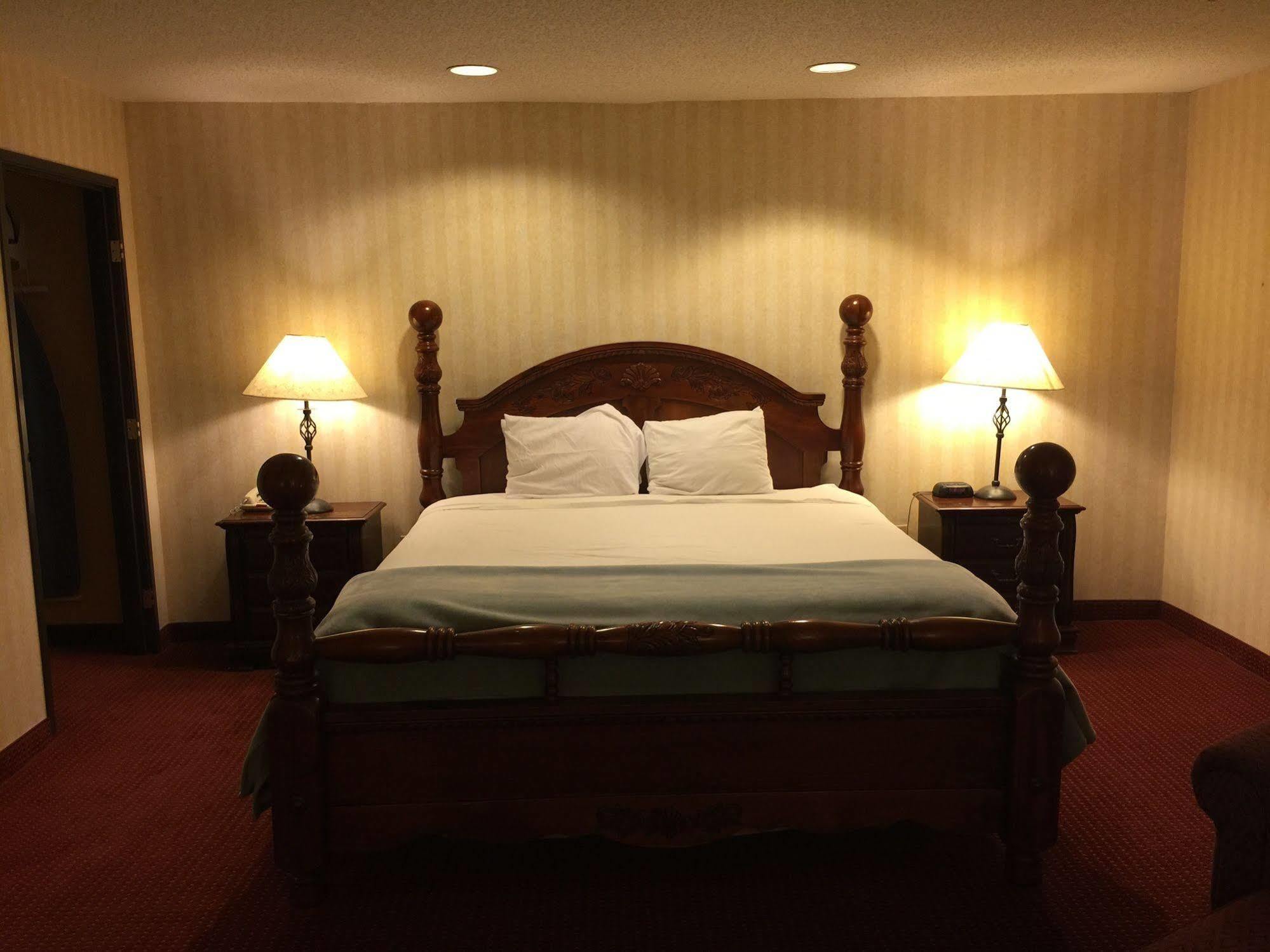 Fredericksburg Hill Country Hotel Экстерьер фото